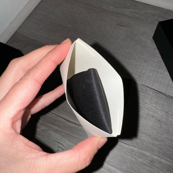 Chanel sunglass case - Picture 7 of 7